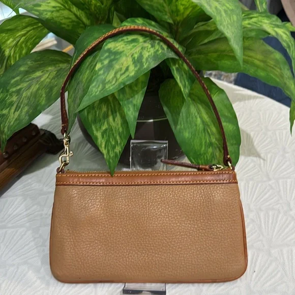 Dooney & Bourke Dillen ll Large Leather Wristlet - Picture 3 of 10